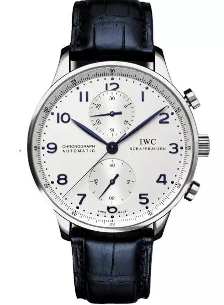 The blue hands matches the blue leather strap well, ensuring the optimum legibility.