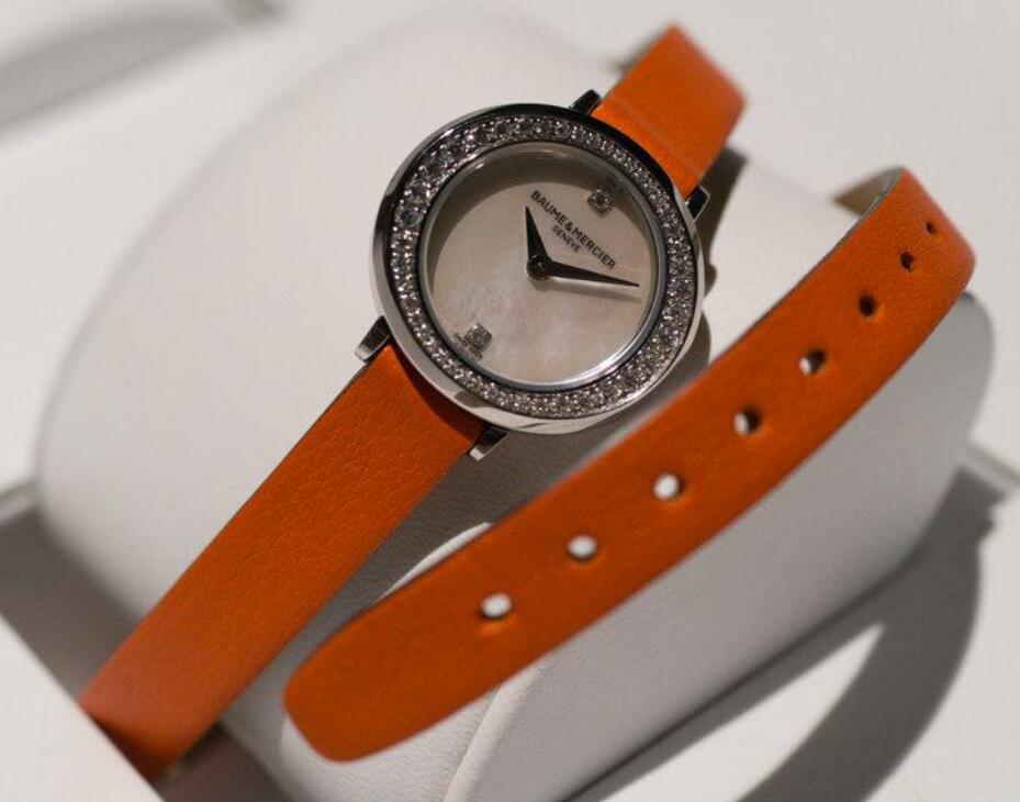 The mother-of-pearl dial looks in different colors with different angles.