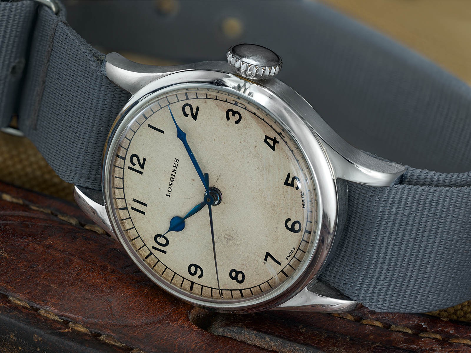 The new Longines looks very similar to the original model in 1940s.