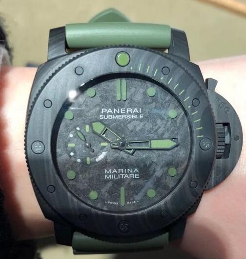 The Panerai has always been favored by many men with the military style and bold appearance.