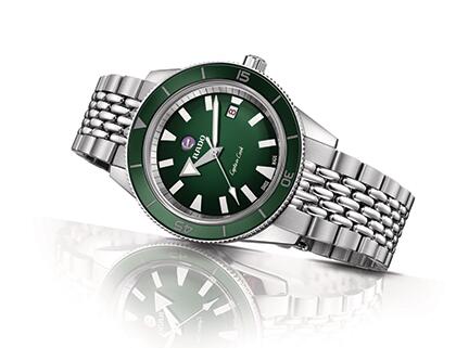 Swiss-made duplication watches are corresponding with green bezels.