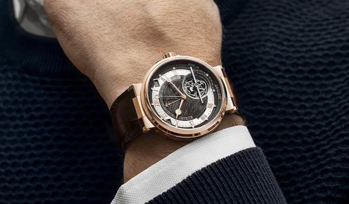 The 18k rose gold fake watches are designed for men.