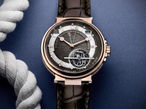 The male copy watches have brown straps.